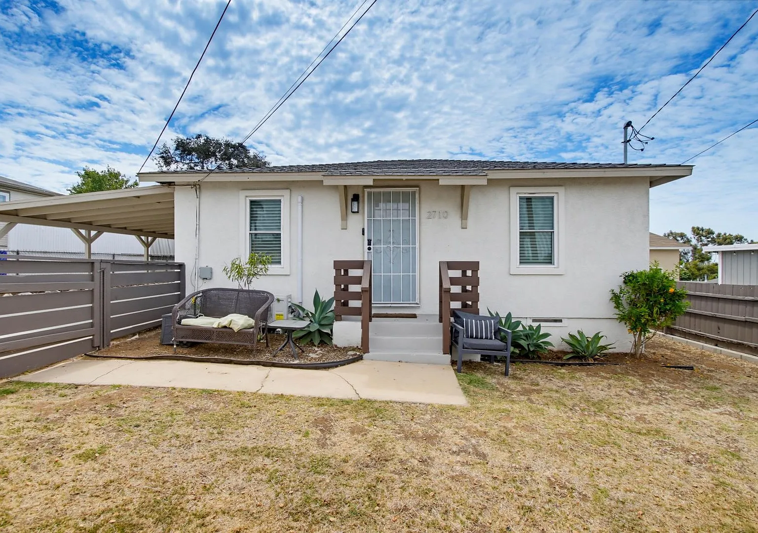 Spacious Home wiht Solar, Large Yards & Flexible Bonus Space — Photo 4