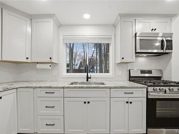 5th image of 858 Klein Rd