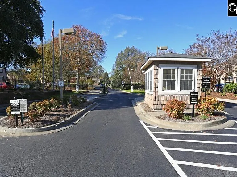 1018 Old Manor Rd — Photo 2