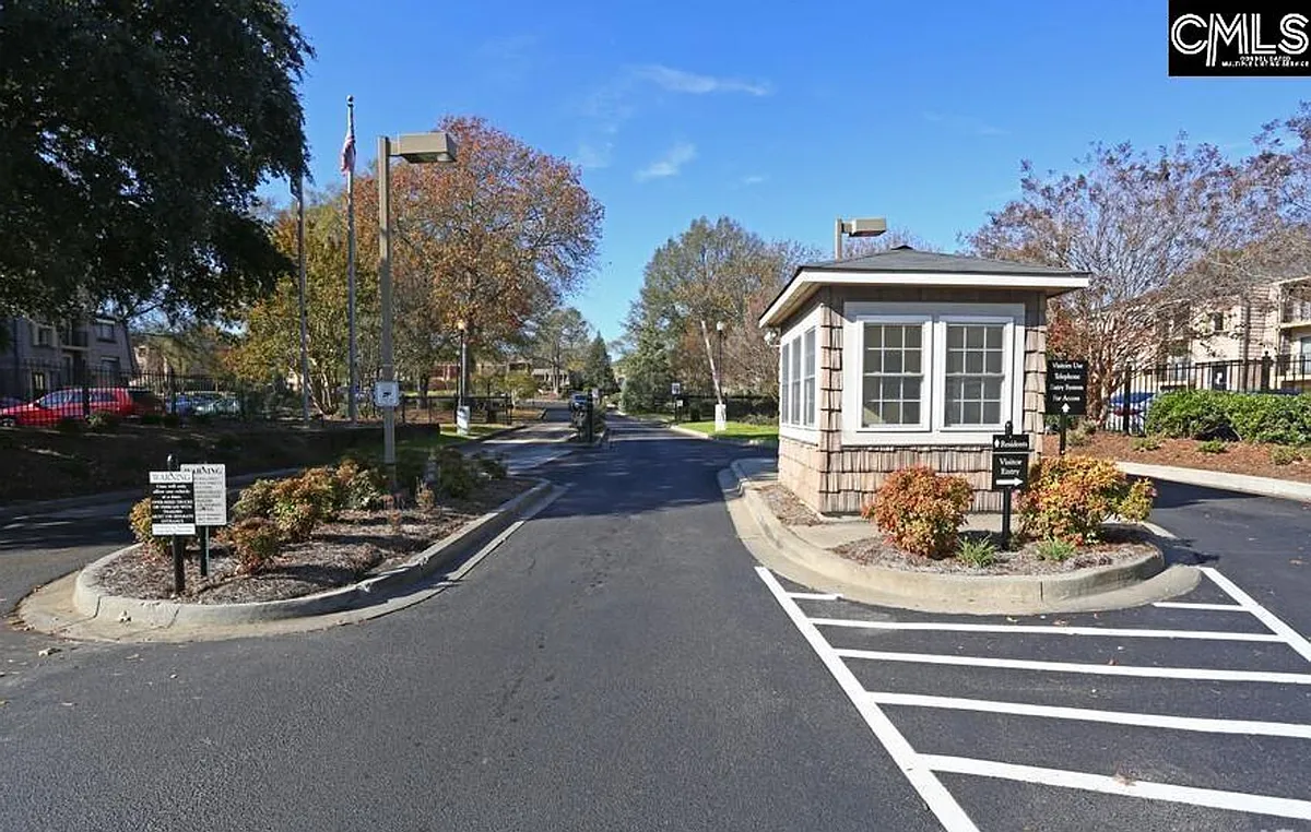 Building Photo - 109 Menlo Dr