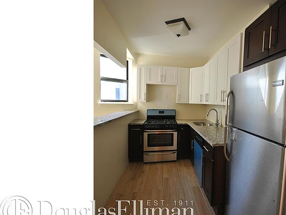 5th image of 281 Clifton Pl APT 1C