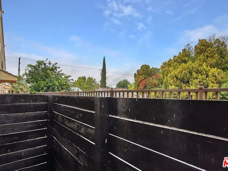 7338 Balboa Blvd #6 — Photo 25