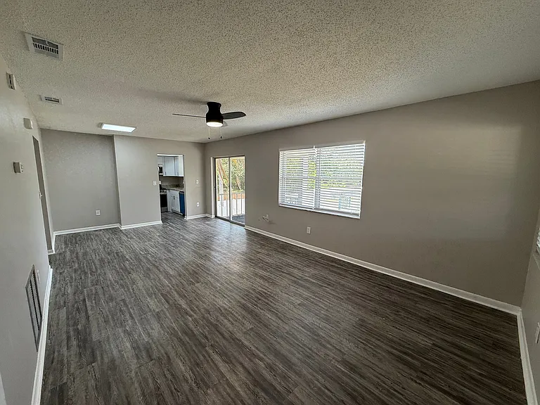 3305 Camelot Dr — Photo 6