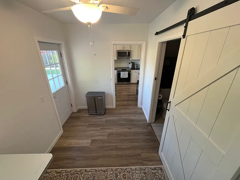 250 Oxford Ave — Photo 17