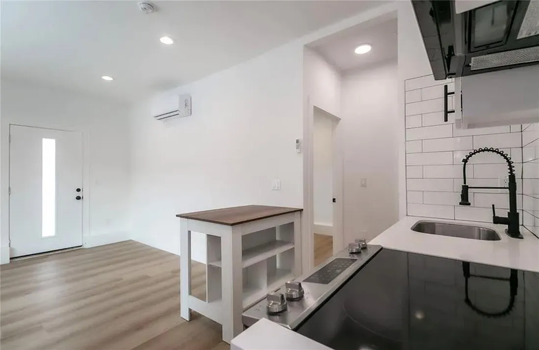 1 bed, 440 sqft, $2,545 — Photo 2