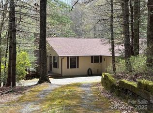 585 Purple Finch Rd, Brevard, NC 28712