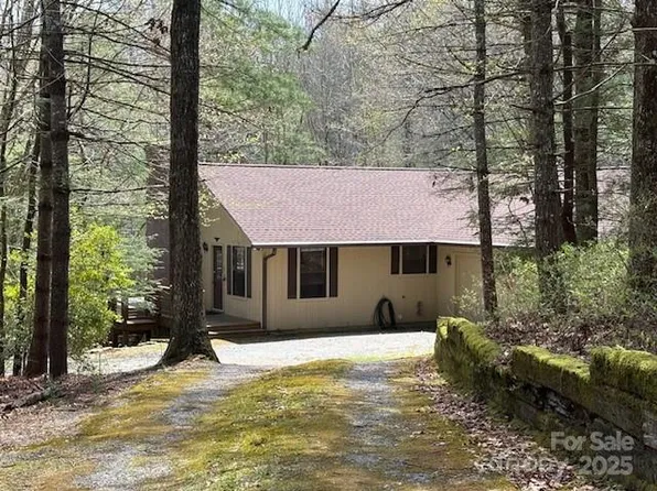 585 Purple Finch Rd, Brevard, NC 28712