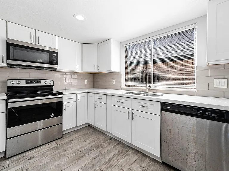 14315 Swanfield Dr — Photo 11
