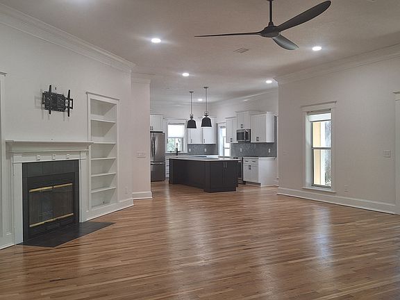 4th image of 14 Ivy Ln