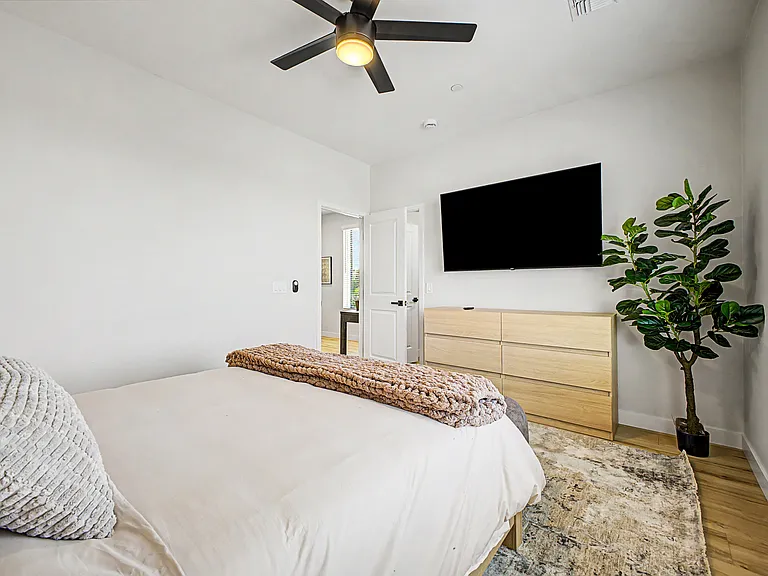 2601 E Clarendon Ave #9 — Photo 18