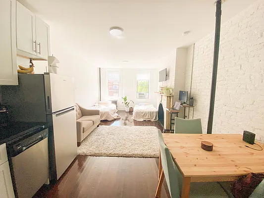 Rented by MOTION New York | media 10