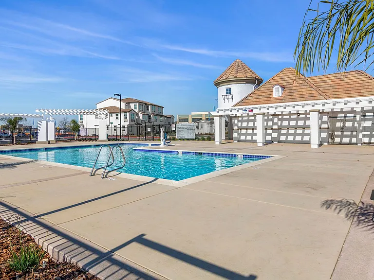 Spacious Townhomes in Provence at Natomas — Photo 11