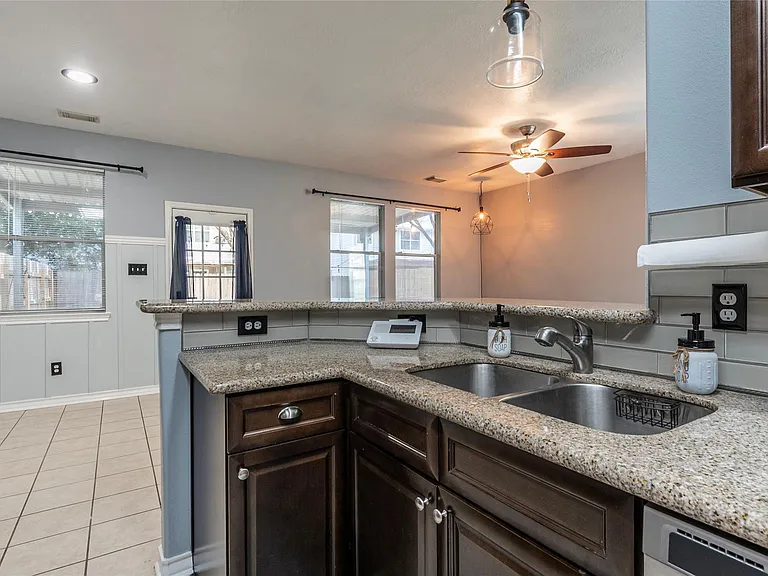 336 Capella Oaks Ln — Photo 11