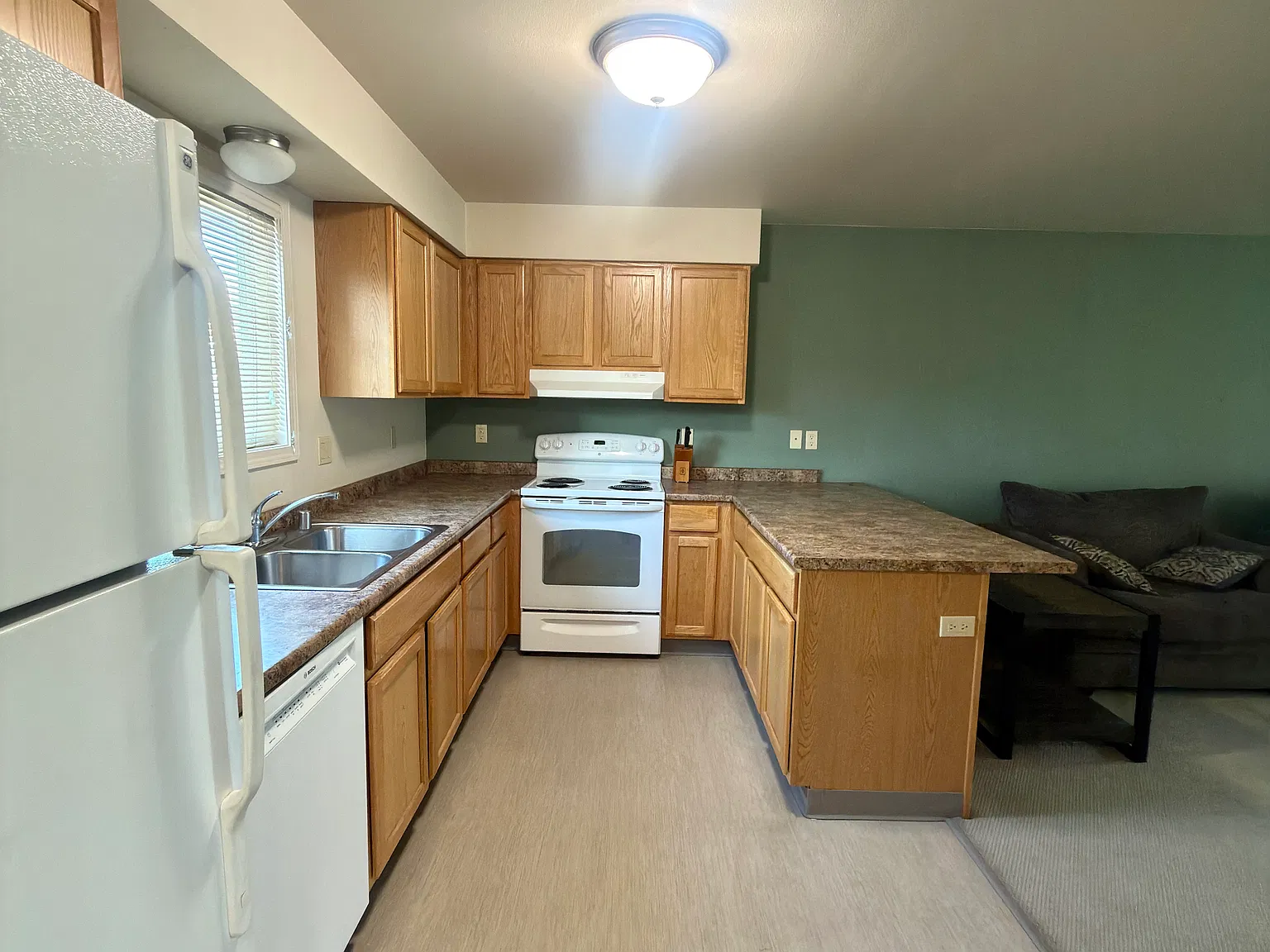 2 bed, 900 sqft, $1,700 — Photo 1