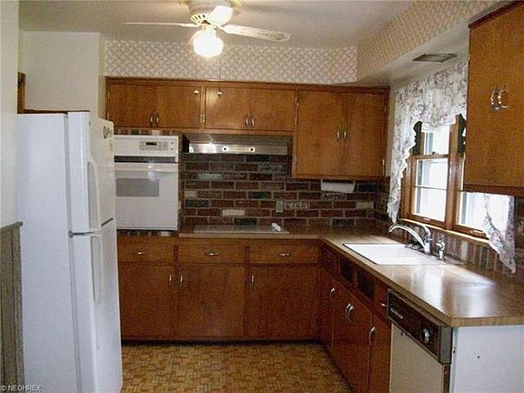 5th image of 5867 Layor Dr