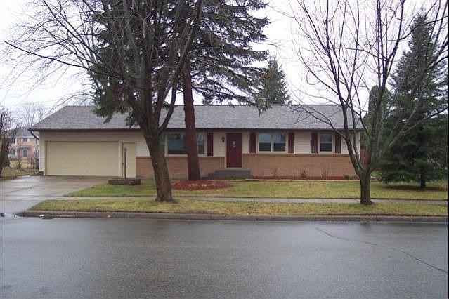 1st image of 1421 Tamarack Ln