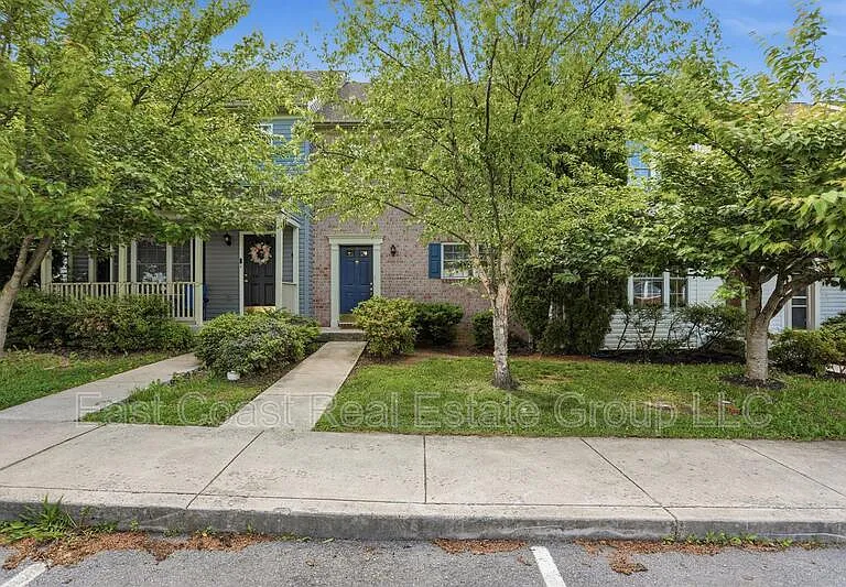 24 Mabel Ln — Photo 2