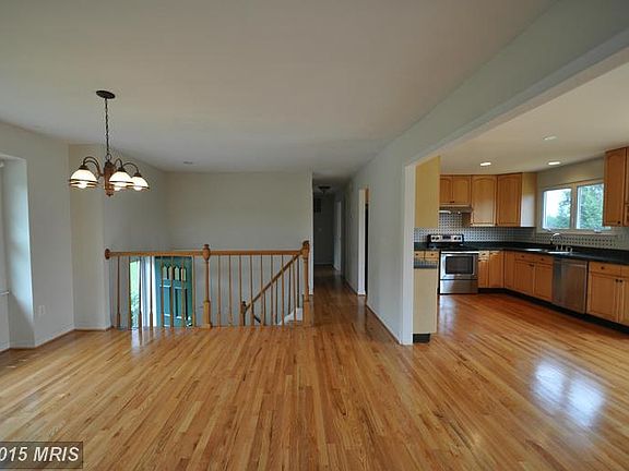 5th image of 4303 Wolf Hill Dr