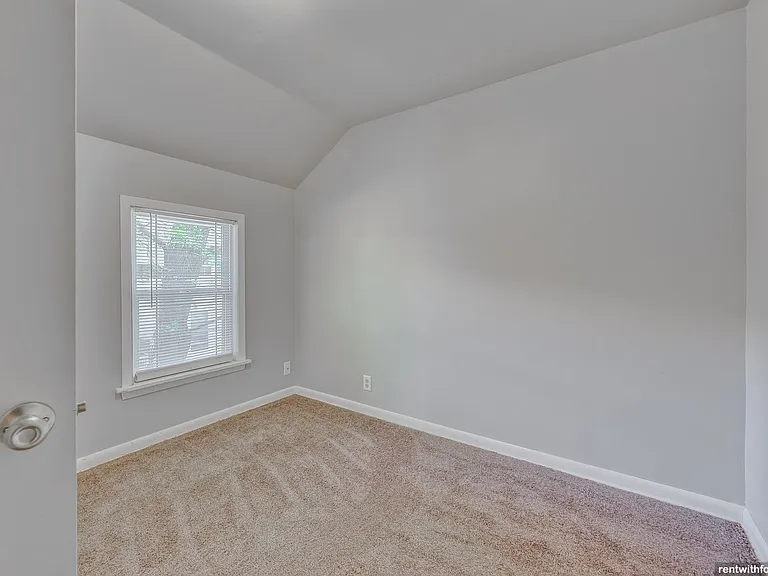 581 Mt. Vernon St — Photo 9