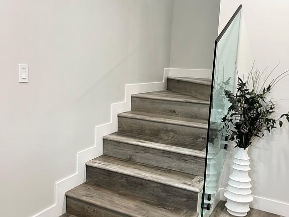 4th image of 8838 Hanna Ave