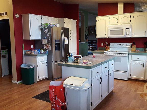 3rd image of 213 Green Belt Dr
