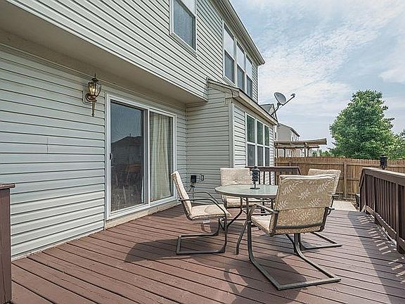 5th image of 7584 Dover Dr