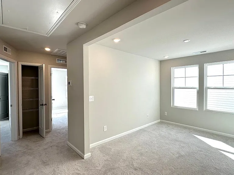 2233 Cape May Ln — Photo 31