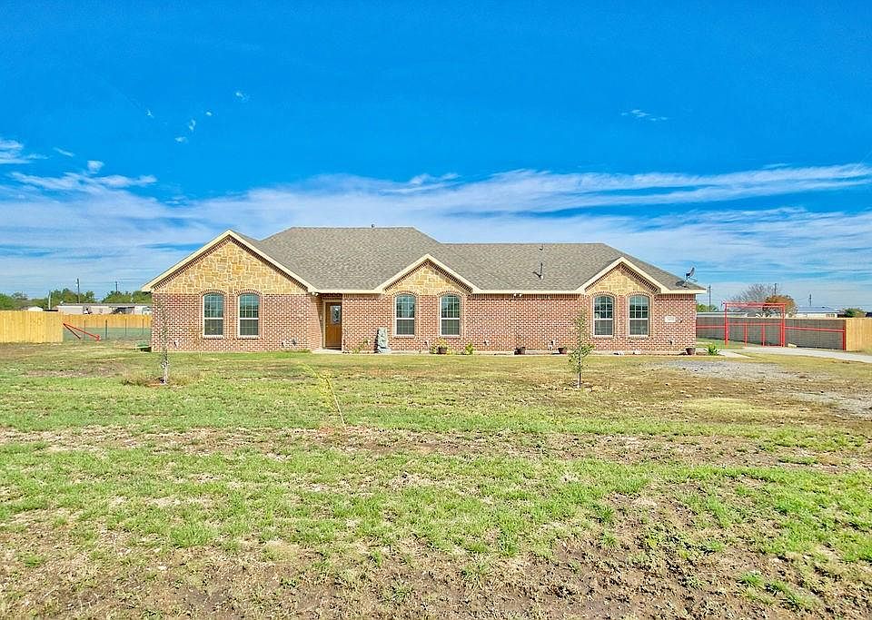1st image of 3400 Chinaberry Ln