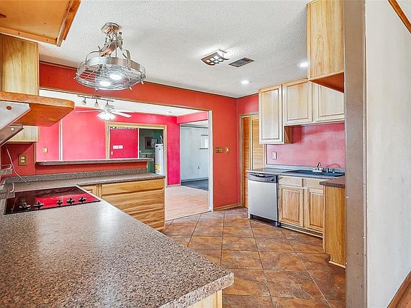2nd image of 1376 Maplewood Dr