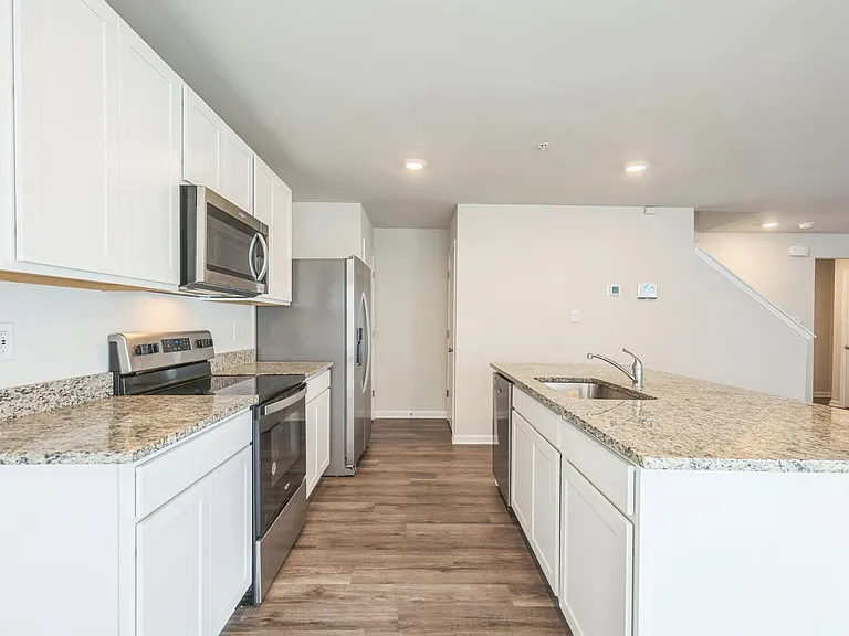 322 Forest Edge Ave — Photo 6