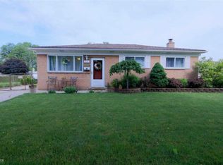 32851 Warner Dr, Warren, MI 48092