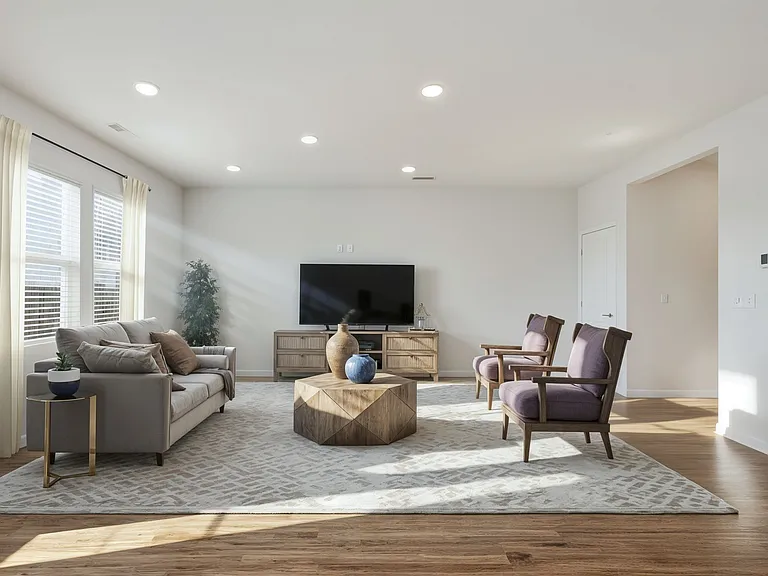 3901 Sadie St — Photo 4