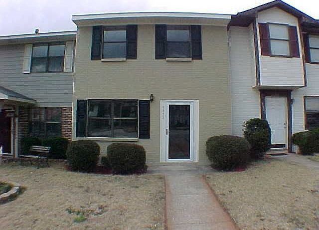 Convenient 2 Bedroom townhome 