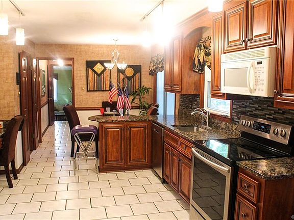 4th image of 208 Fulham Cir
