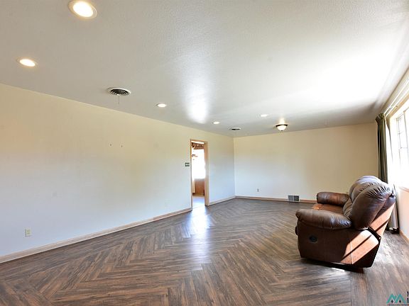 5th image of 1320 S Avenue F