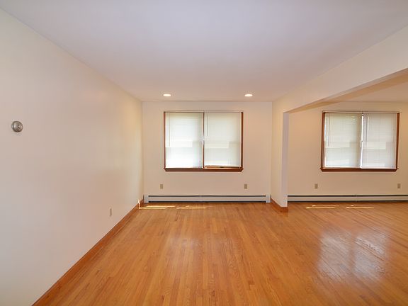 5th image of 146 Huckins Ave #1