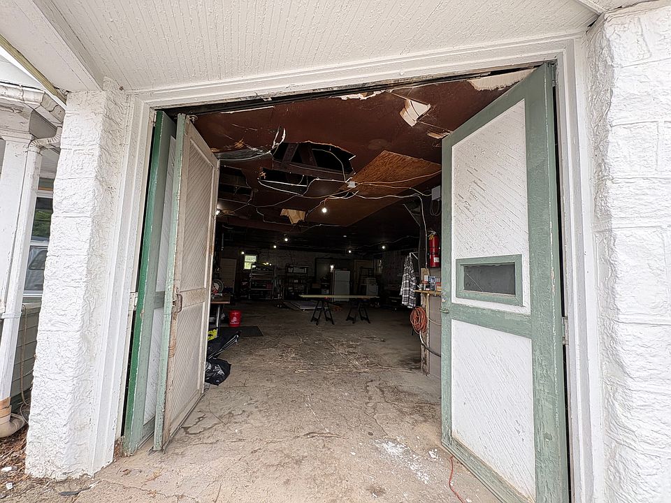 1st image of 943 1/2 E Park Ave