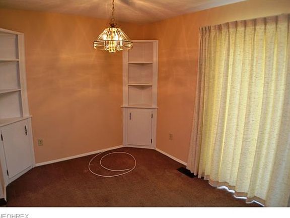4th image of 26315 Redwood Dr