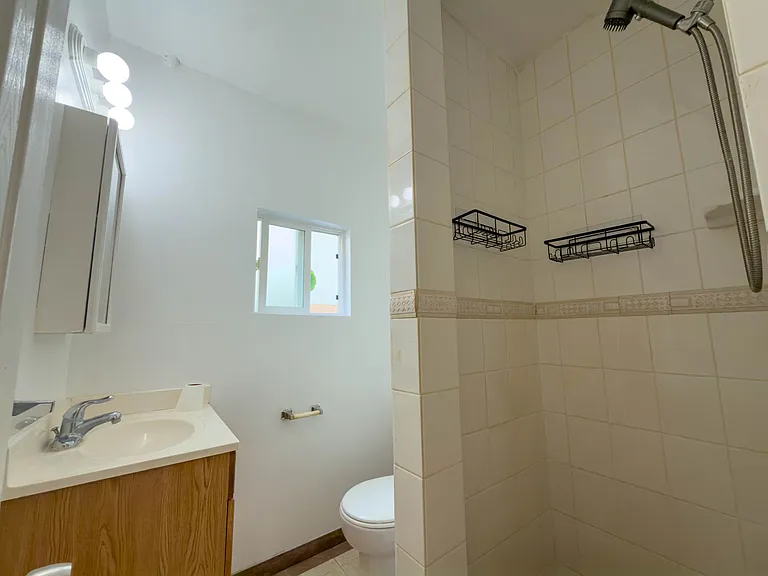 411 W Windsor Rd — Photo 10