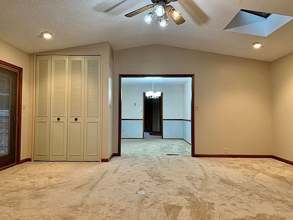 5th image of 2528 Middleground Dr N