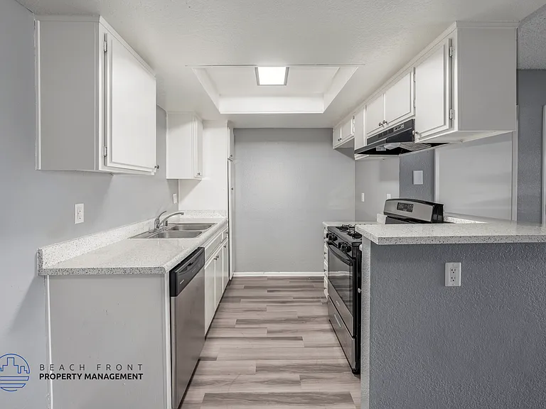 Rollingwood Apartments — Photo 27