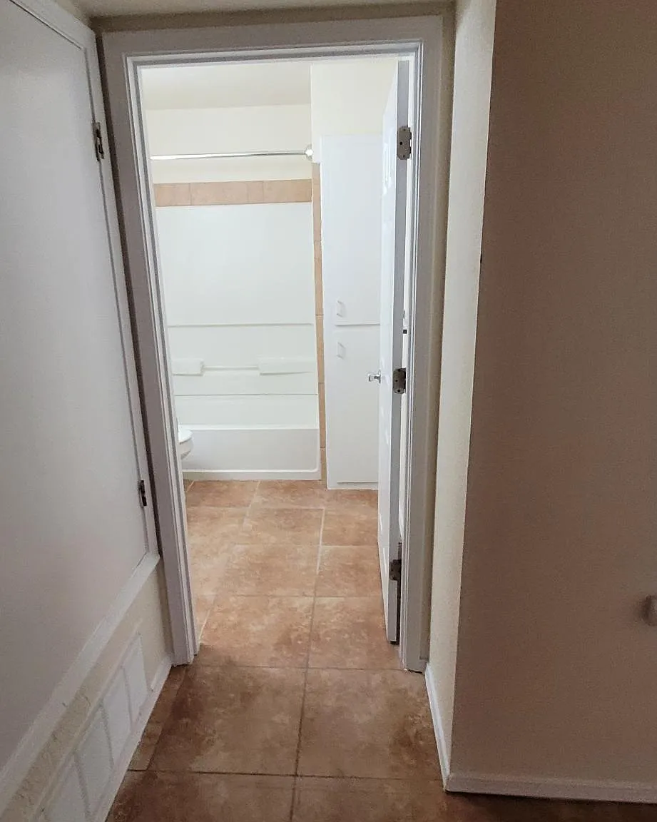 12113 Menaul Blvd NE — Photo 2