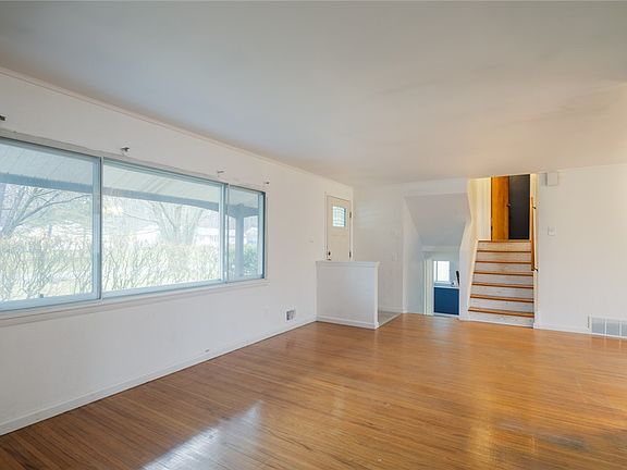 2nd image of 287 Wildbriar Rd