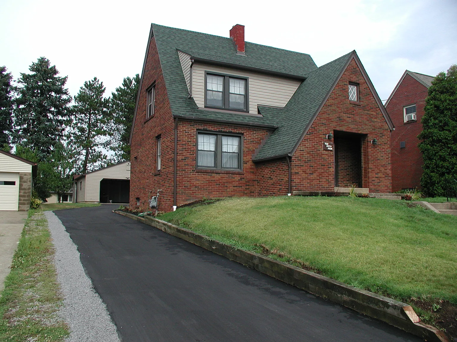 1054 Norwood Ave photo 1