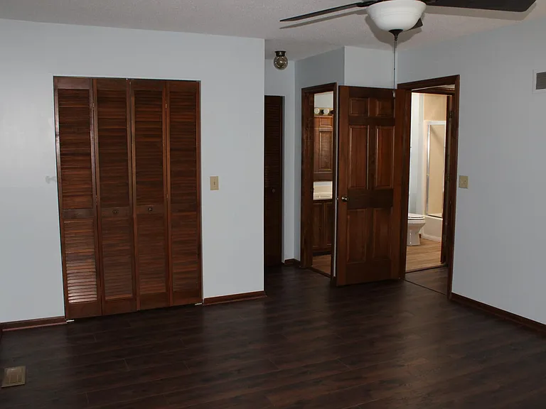 6034 Sawmill Woods Dr — Photo 13