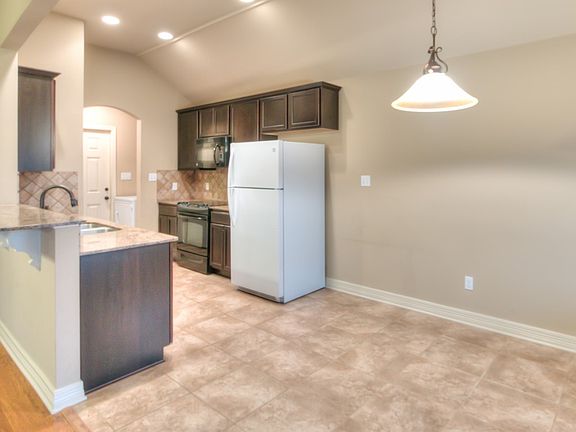 2nd image of 405 Jordan Dr