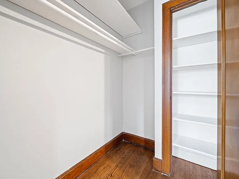 Bella Casa Apartments — Photo 28