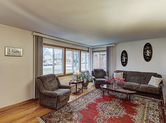 5th image of 9023 Oconto Ave