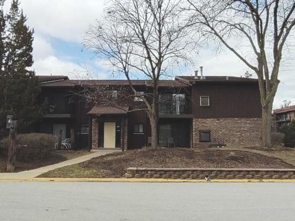 55 W 64th St APT 202, Westmont, IL 60559