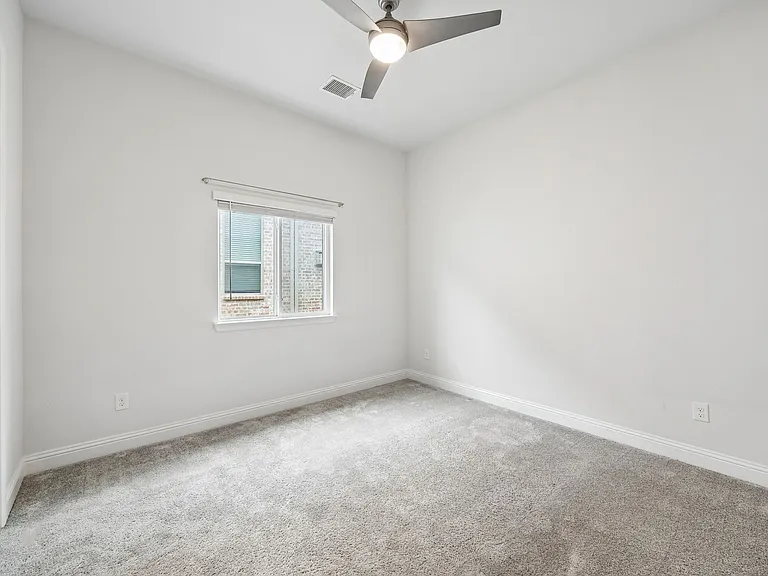 439 Montrose Dr — Photo 25